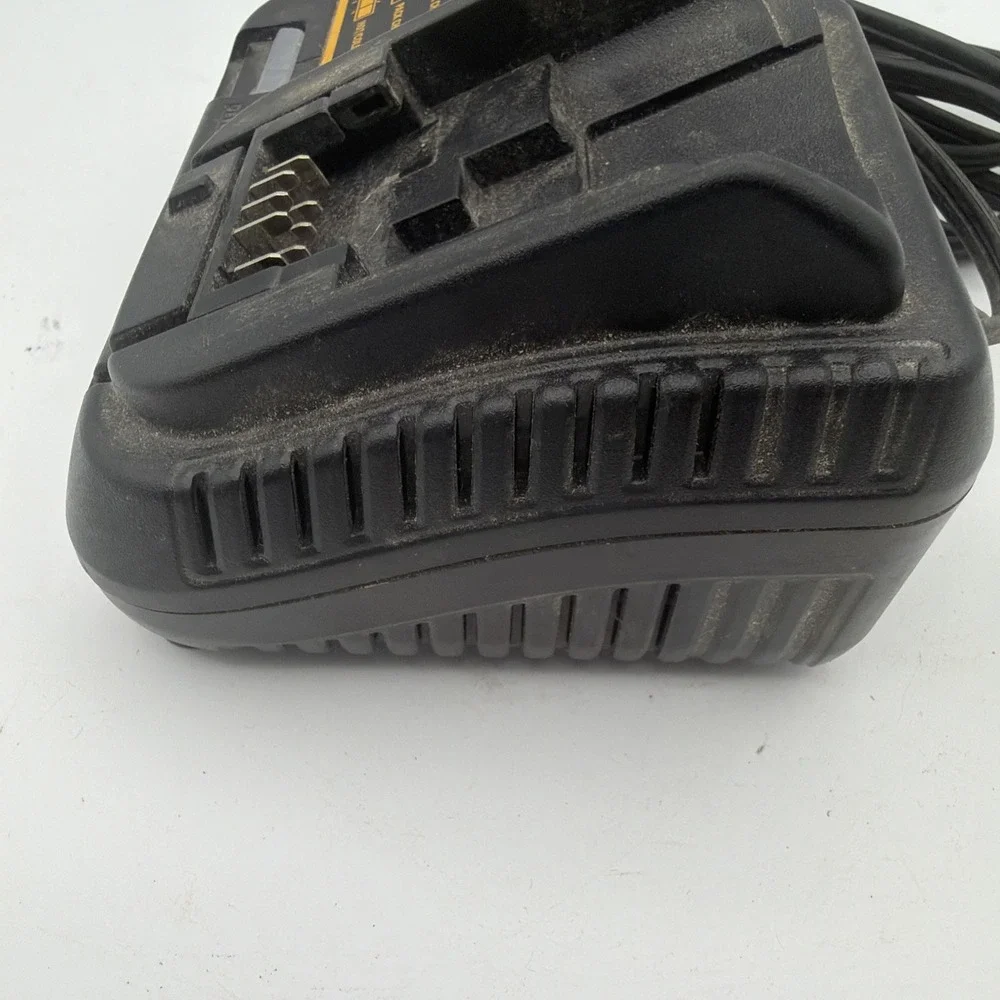 DEWALT DCB115 12V 20V MAX Lithium Ion Fast Battery Charger READ Description!